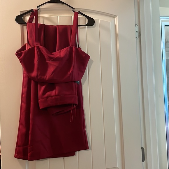 Red two piece set - Picture 3 of 4